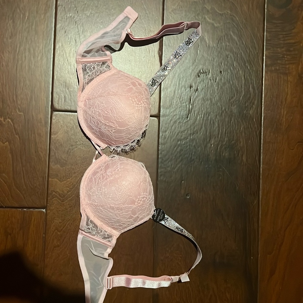 NWT-Victoria secret- Bombshell add 2 cup sizes